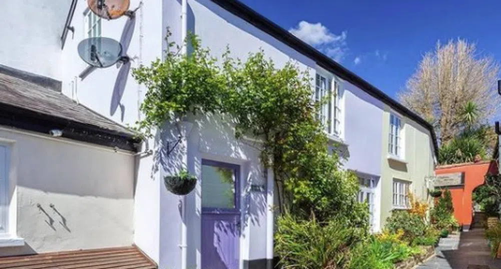 Имот, определен като "село в селото", се продава за 1.7 млн. евро в Англия