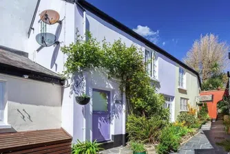 Имот, определен като "село в селото", се продава за 1.7 млн. евро в Англия