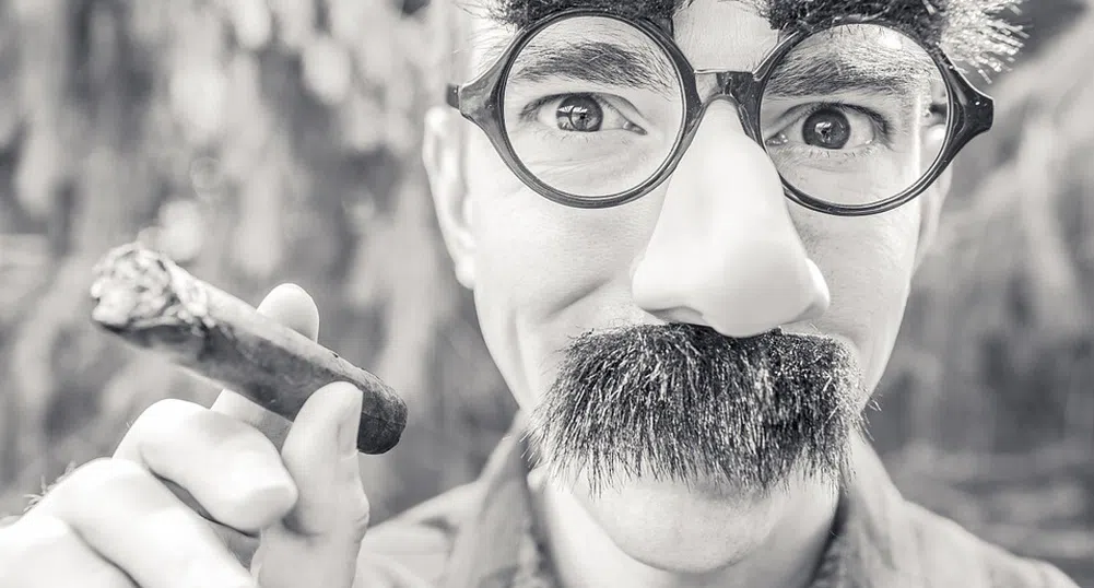 Това е мъжът с най-дълъг нос в света (видео)