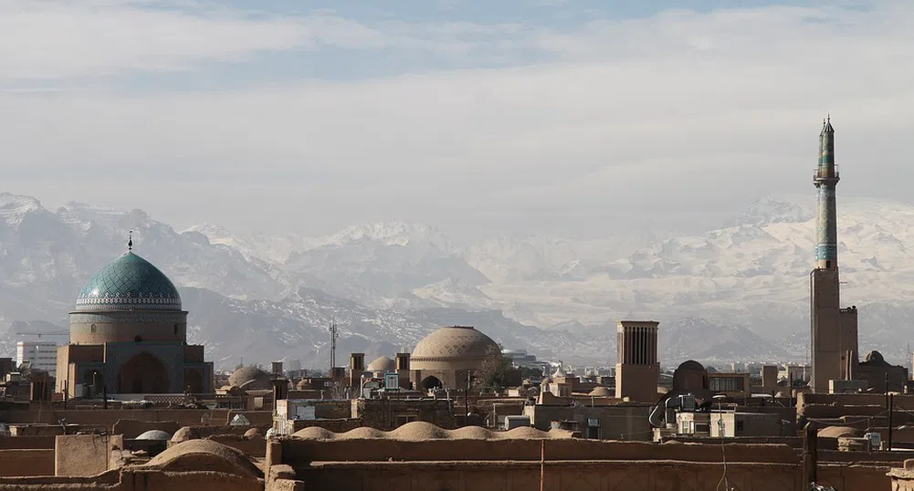 Мъж прегази две жени в Иран, не били забулени