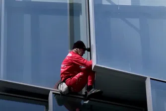 От 38-ия етаж: Френският Спайдърмен призова Макрон да слезе на земята