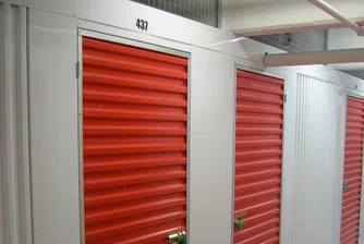 Да живееш в шкаф за багаж за 200 долара на месец