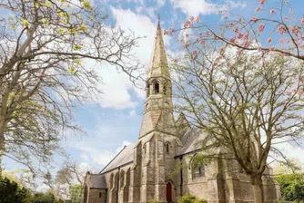 Продава се 150-годишна църква, превърната в жилищна сграда