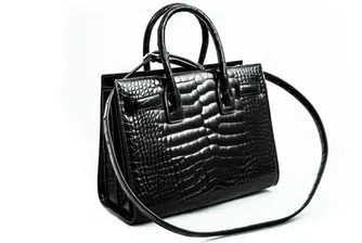 Унищожават чанта от алигаторска кожа за $19 000, нямала разрешително за $50