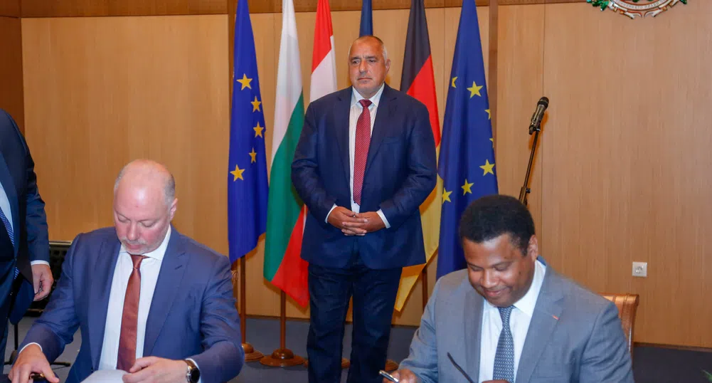 Подписаха концесионния договор за летище София