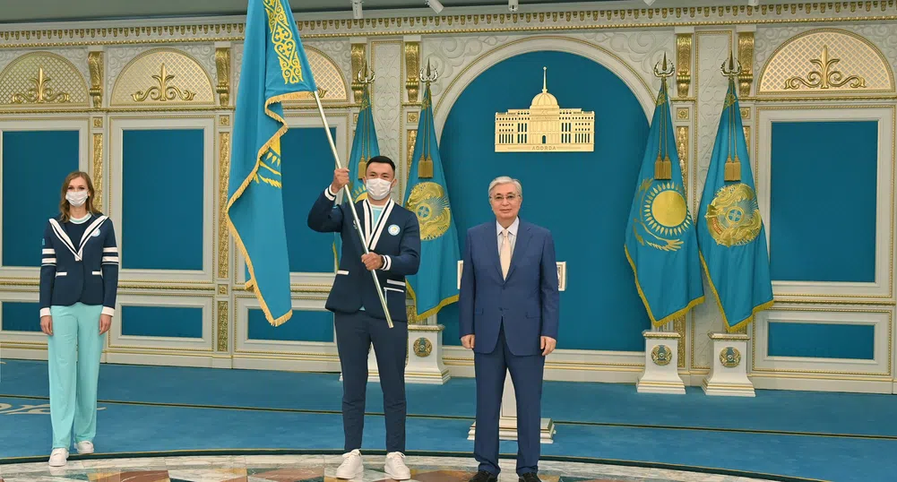 Нурсултан с богатство от поне 100 милиарда долара