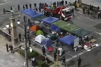 Полиция и жандармерия щурмуваха палатковите лагери