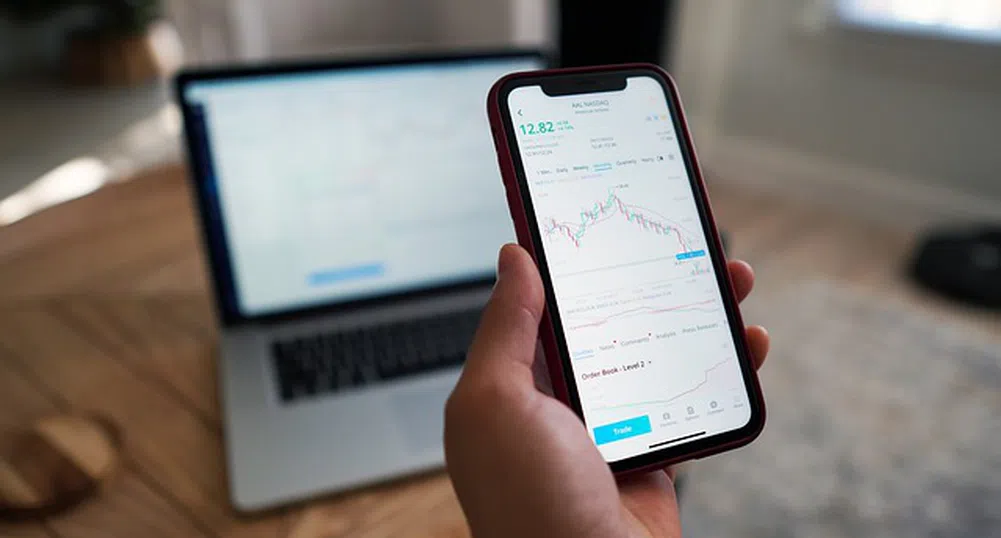 Пазарите в Азия и Европа следват низходящия тренд на Уолстрийт от петък