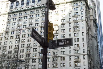 Американските акции завършиха седмицата с леки спадове