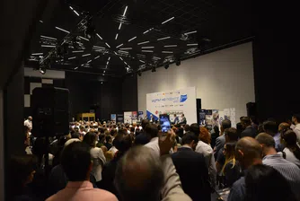 Шумът на парите продължава и днес