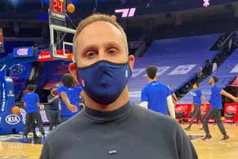 Милиардерът, който произвежда спортни фланелки и става все по-богат