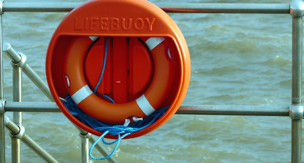 Продължава спасителната операция на горящия ферибот до Корфу