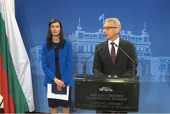 Ще размразят ли преговорите? Мария Габриел и Николай Денков се срещат в НС