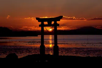 Шиндзо Абе печели убедително предсрочните избори в Япония