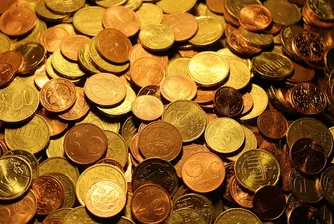 Хирурзи извадиха 263 монети и 100 пирона от стомаха на индиец