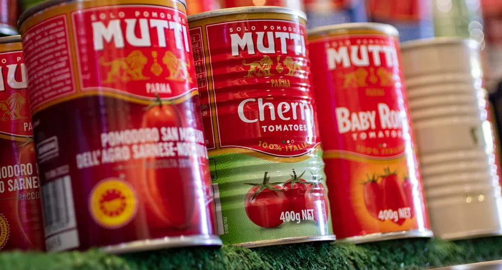 Дизайнер се превърна в хит с тоалетите си, базирани на храни и напитки