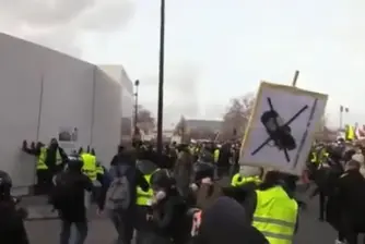 Над 51 000 са протестирали във Франция в събота (видео)