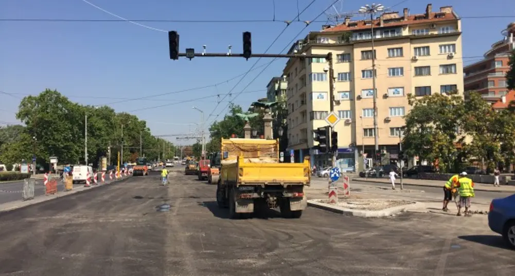 Трафикът през Орлов мост е възстановен