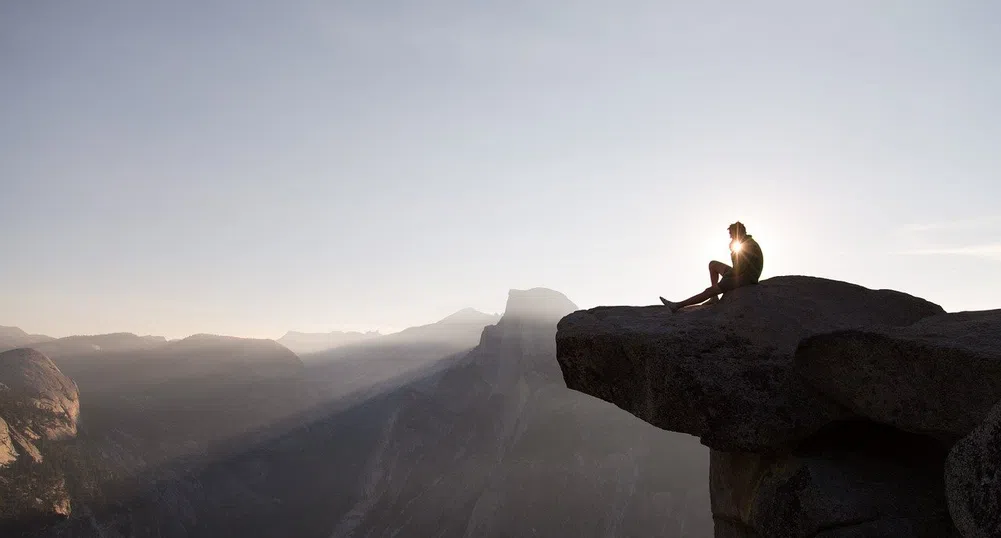 Двама братя извървяха 861 метра по въже, висящо на 487 метра над земята
