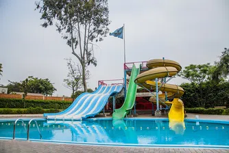 Първият аквапарк в София отваря до дни