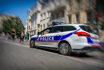 Защо щатските полицаи докосват спрените коли?