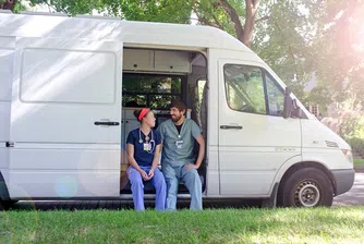 Това семейство съвместява работата и пътешествията