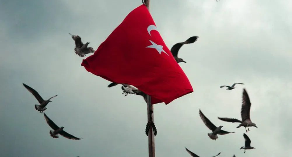 Турската лира е на рекордно ниско ниво преди решението за лихвения процент