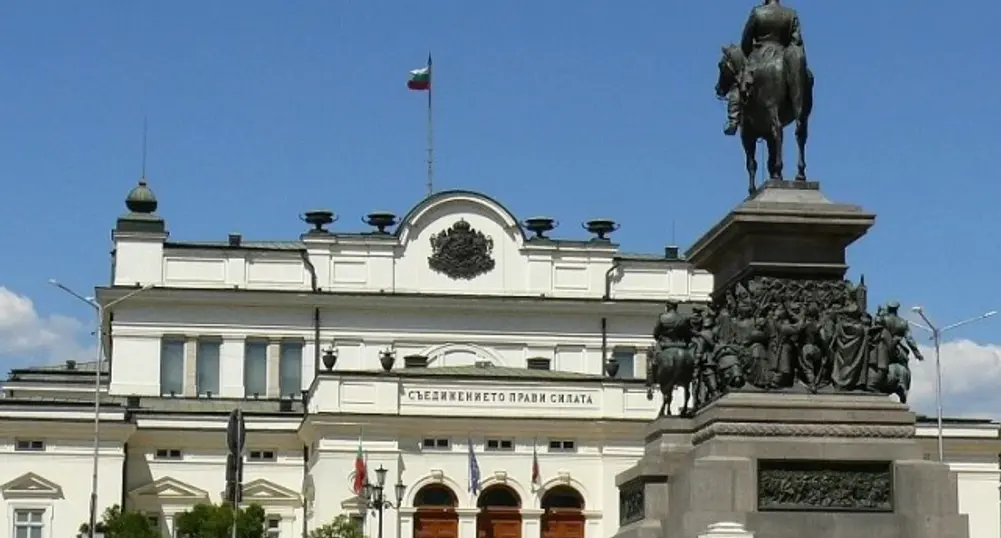 Депутатите ще заседават само два дни от седмицата