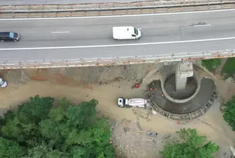 Възстановено е движението по виадукта Коренишки дол на АМ Хемус