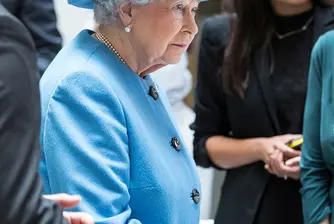 10 неща, които никога не трябва да правите пред Елизабет II