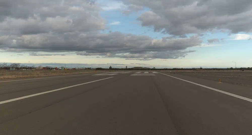 Пътнически самолет катастрофира на летище и се преобърна, но всички оцеляха