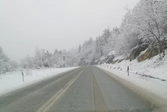 885 машини обработват републиканските пътища