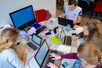 За да ви уважават на работното място, не правете тези 10 неща