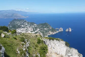 Кметът на Капри: Островът ще се взриви