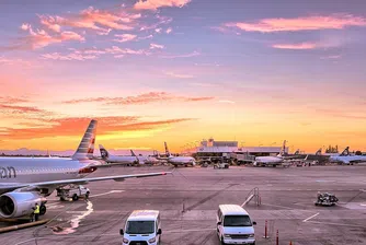 Човек с джетпак забелязан отново да лети до натоварено летище