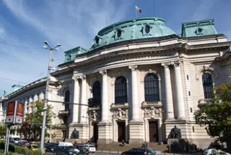 Университетите бълват хора с дипломи по бизнес и администрация