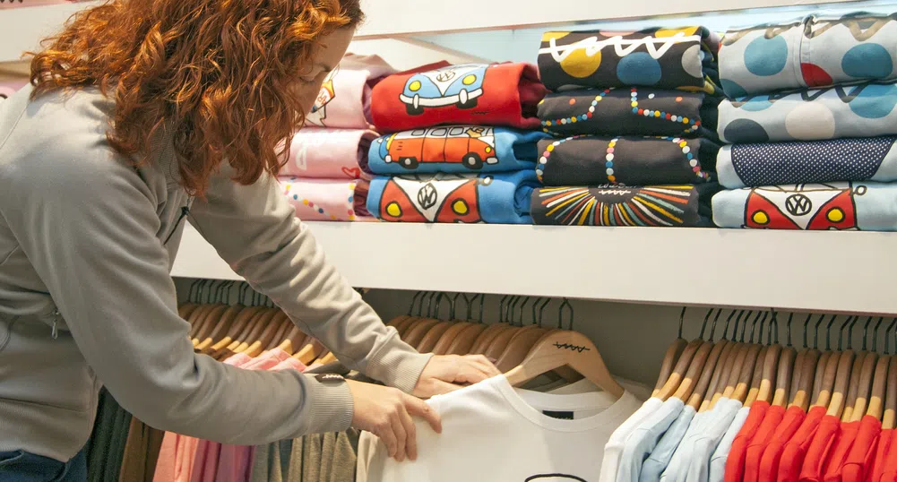 В Уелс забраниха продажбата на зимни дрехи