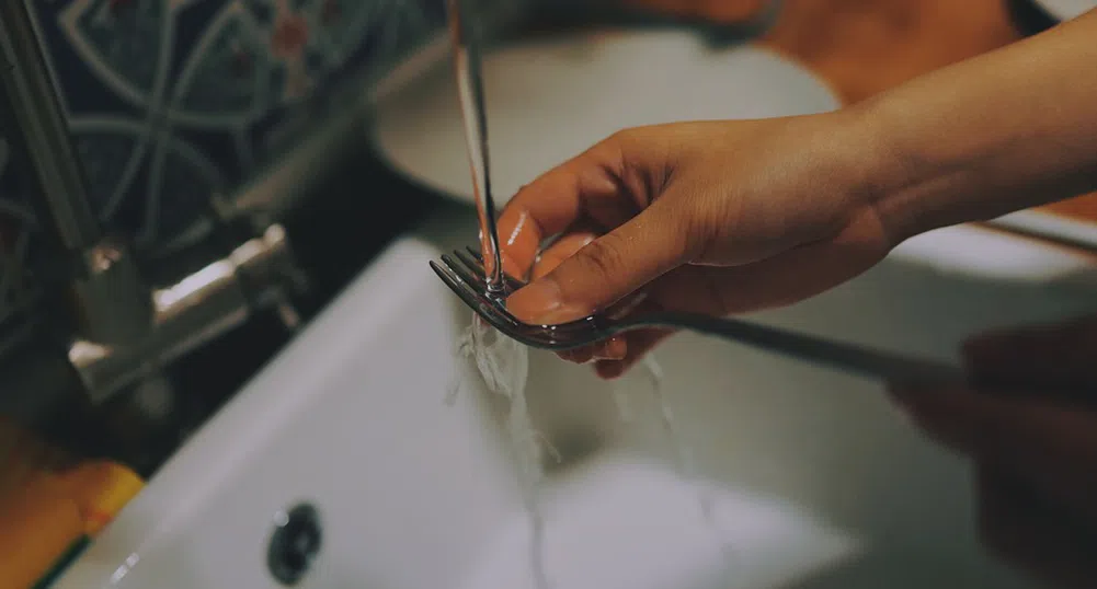 Съд разпореди на мъж да заплати домакинската работа на съпругата си