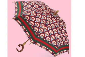 Слънчобран на Gucci и Adidas за 1 650 долара възмути потребителите в Китай