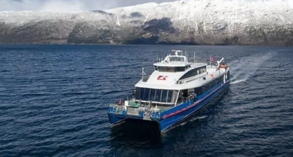 Разходка с електрически ферибот из фиордите на Норвегия