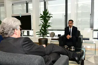 Създателите на AI настояват за строга регулация. В риск ли е човечеството?