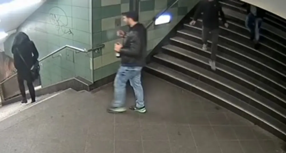 Българинът, ритнал жена в берлинското метро, е пребит в затвора
