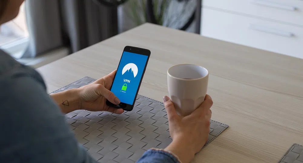 Компанията, която ще разблокира iPhone ви по искане на властите