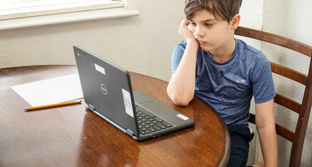 Помощ от държавата за родители на деца до 14 г., които учат дистанционно