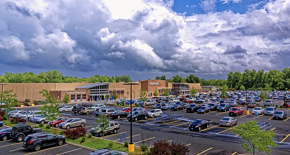 Как Walmart пести стотици милиони долари с минимални промени