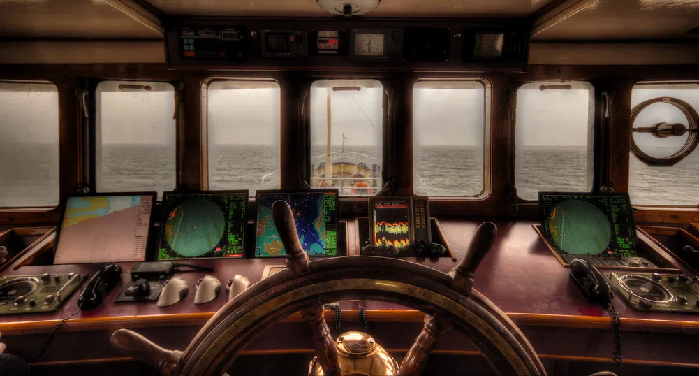 Задържани са капитанът и вторият помощник-капитан на кораба Вера Су