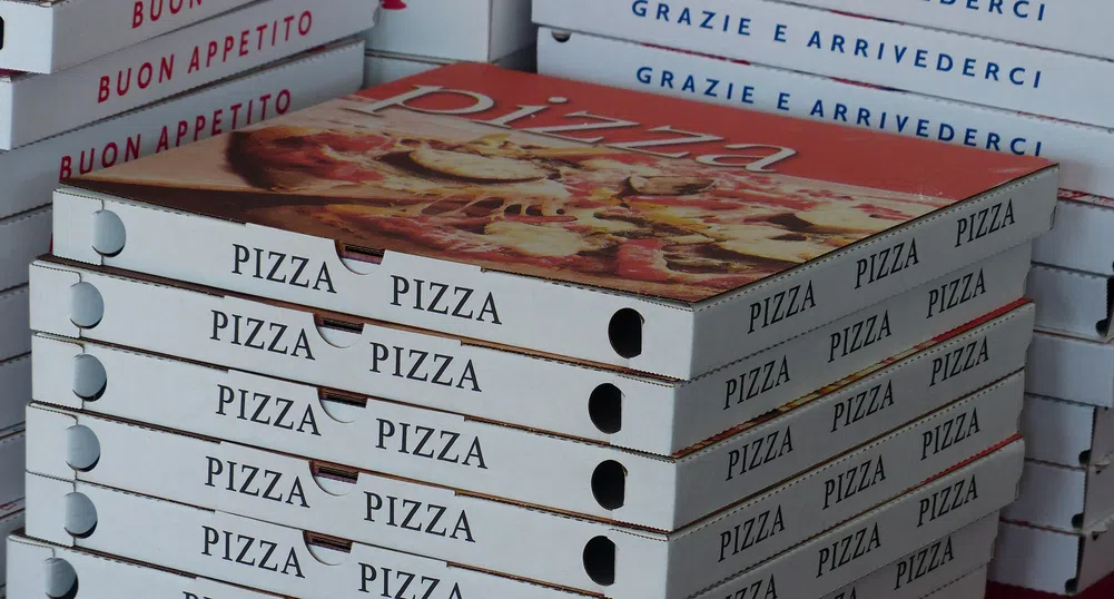 Ваксините в Румъния пристигнаха в кутии за пици