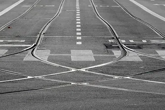 Шофирането по трамвайните линии в София - забранено