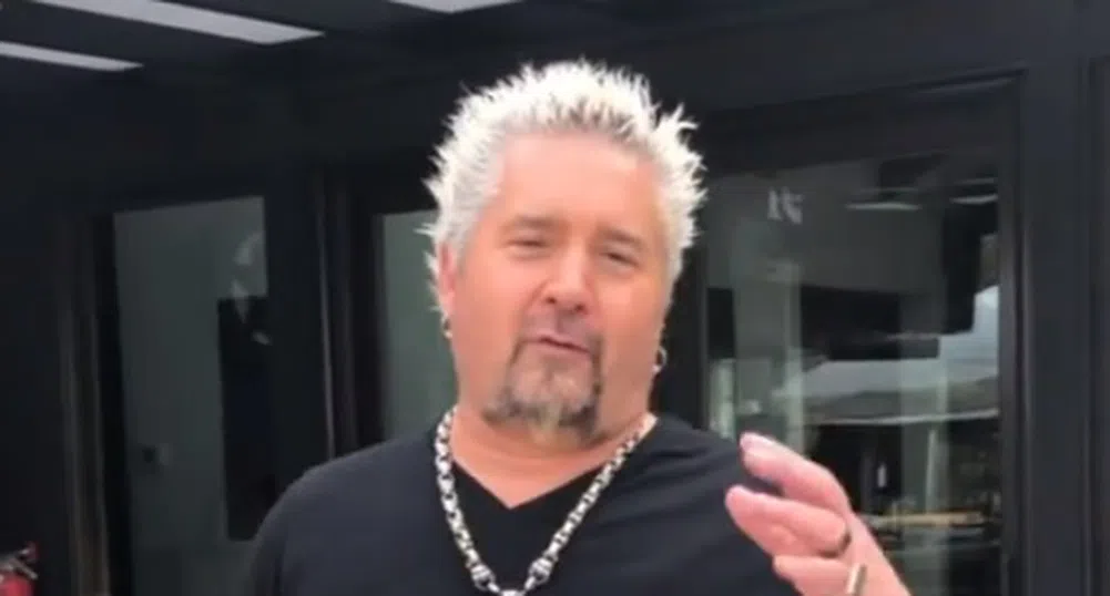 Гай Фиери подписа договор за 80 млн. долара с Food Network