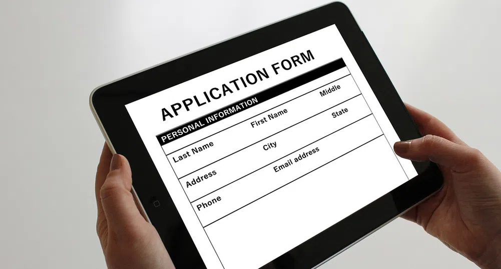 Молбите за помощи при безработица в САЩ паднаха до едногодишен минимум